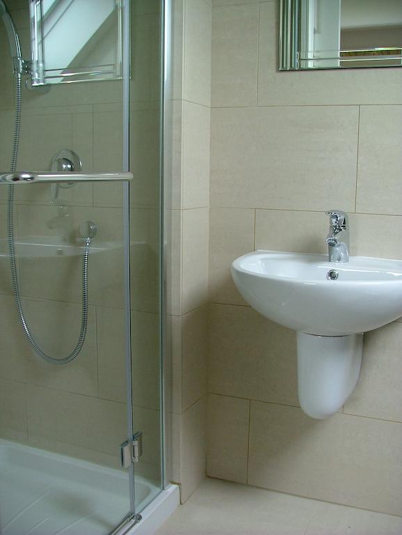 Mead Lodge B&B Corsham Room photo