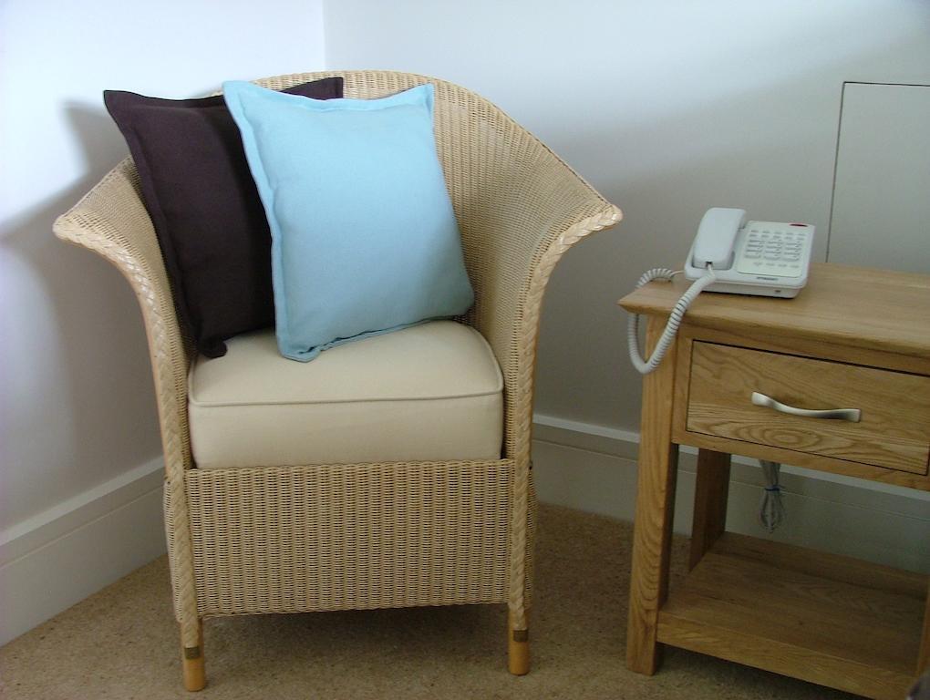Mead Lodge B&B Corsham Room photo