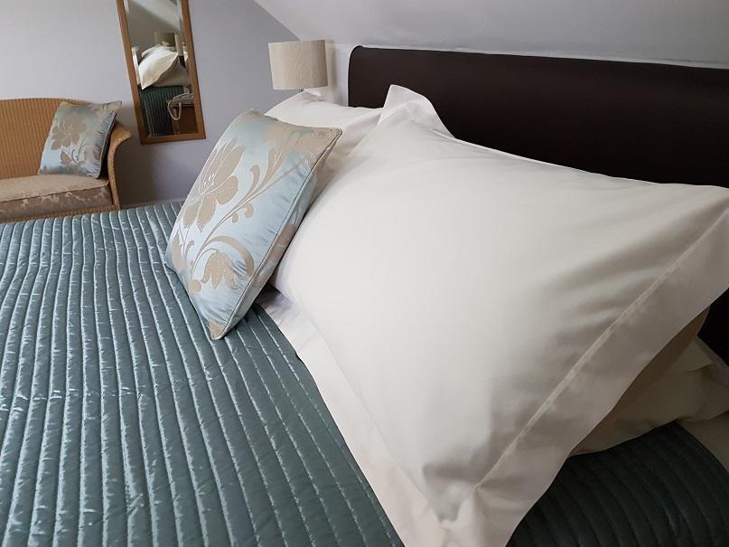 Mead Lodge B&B Corsham Room photo