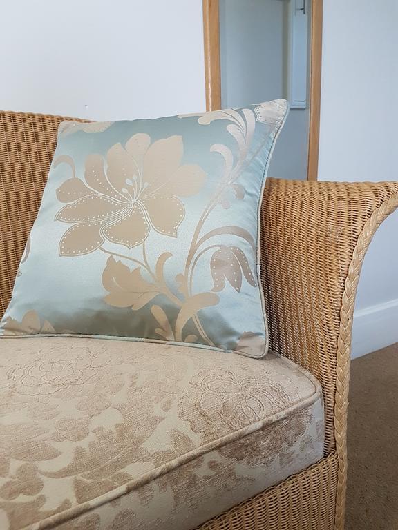 Mead Lodge B&B Corsham Room photo
